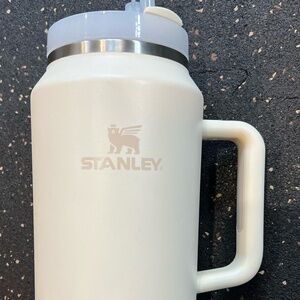 64 oz STANLEY Quencher H2.0 FlowState Stainless Steel Vacuum Insulated Tumbler